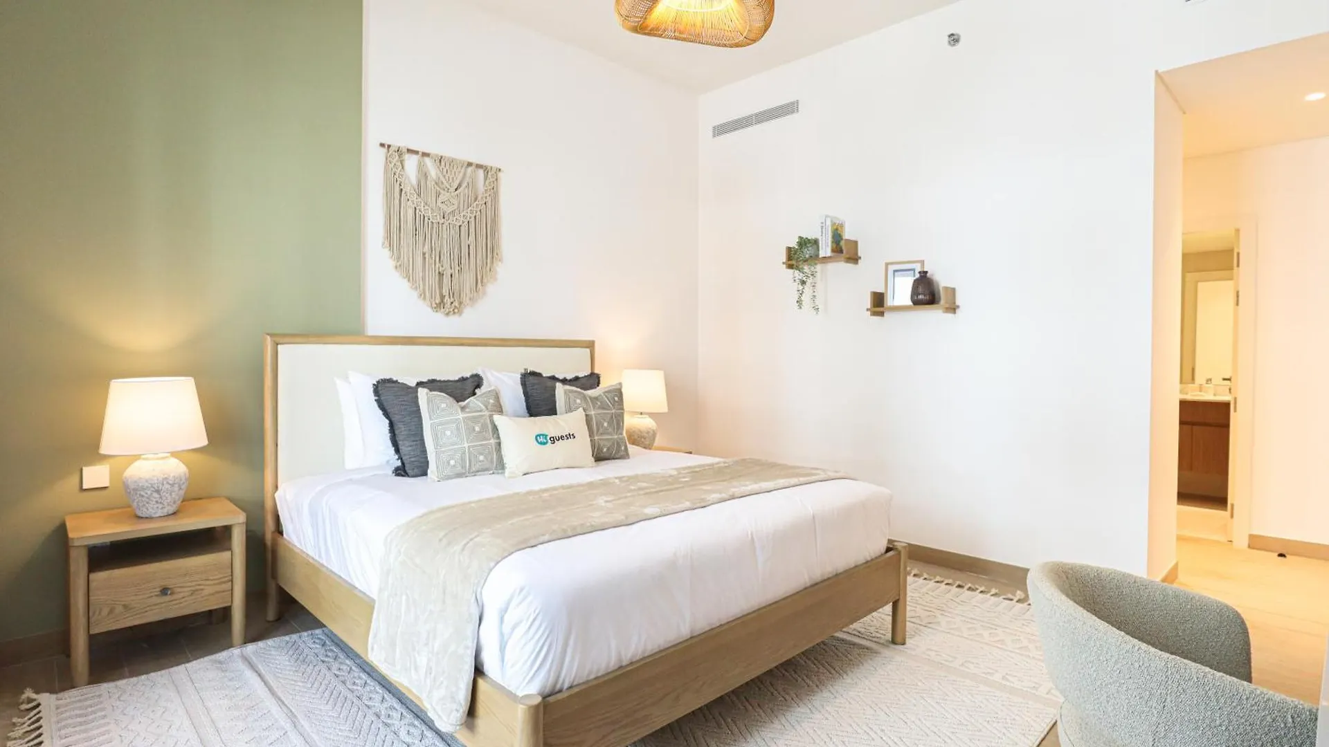 Higuests - Luxurious Boho Beach 2Br Apartment In La Mer Dubai