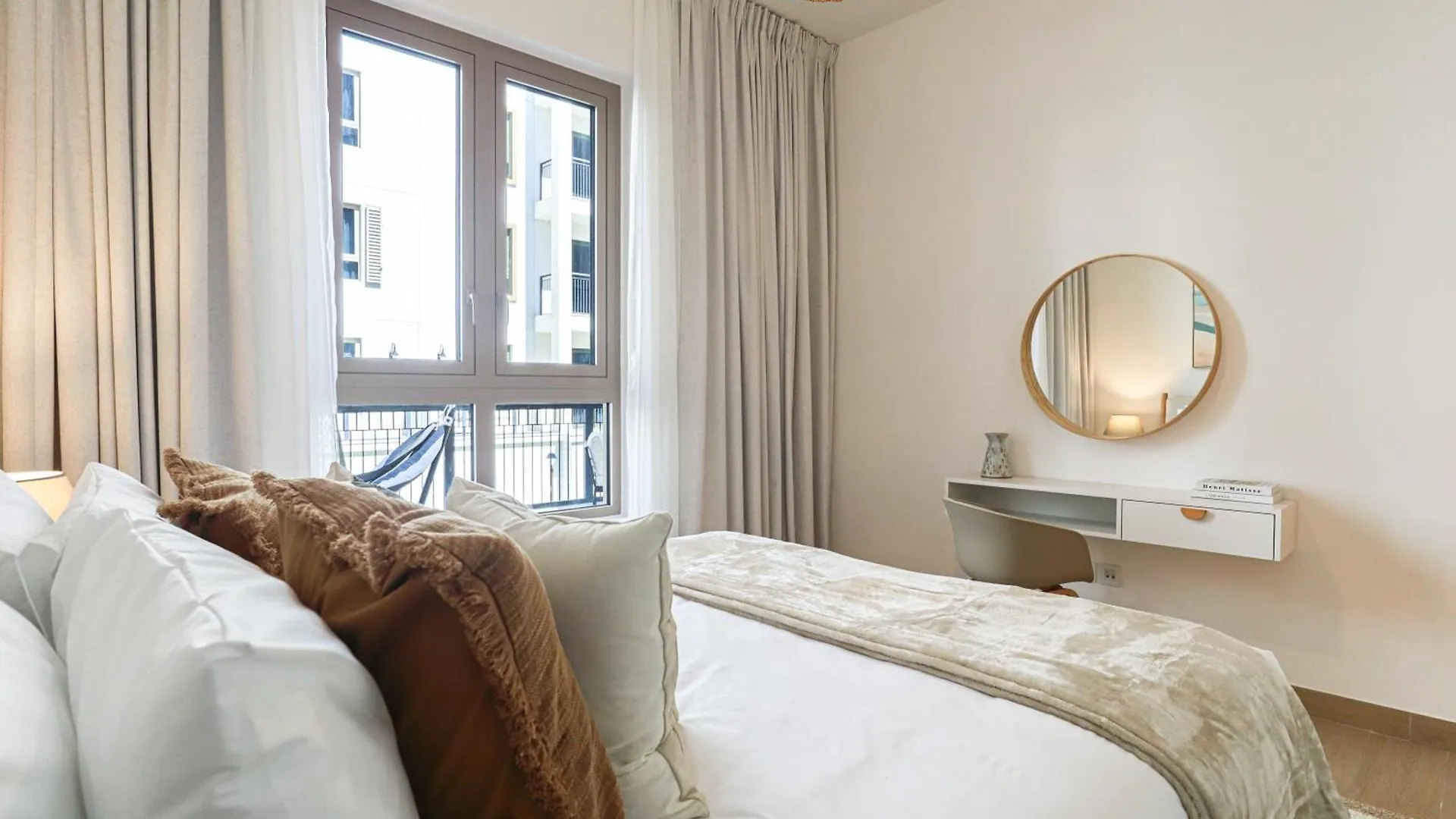 Higuests - Luxurious Boho Beach 2Br Apartment In La Mer Dubaj
